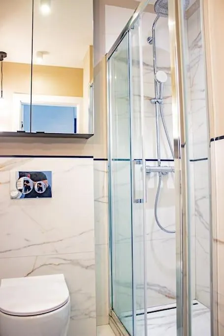 Central Apartment With Balcony And Views, Old Town, Metro 바르샤바
