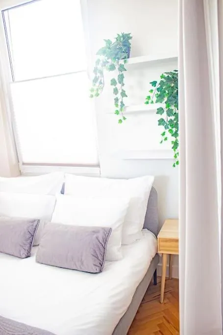 Central Apartment With Balcony And Views, Old Town, Metro 바르샤바