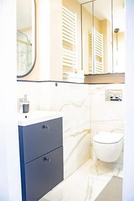 Central Apartment With Balcony And Views, Old Town, Metro 바르샤바