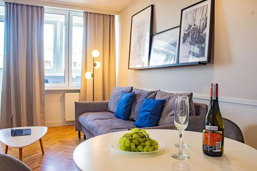 Central Apartment With Balcony And Views, Old Town, Metro 바르샤바