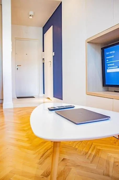 Central Apartment With Balcony And Views, Old Town, Metro Varsóvia Polónia
