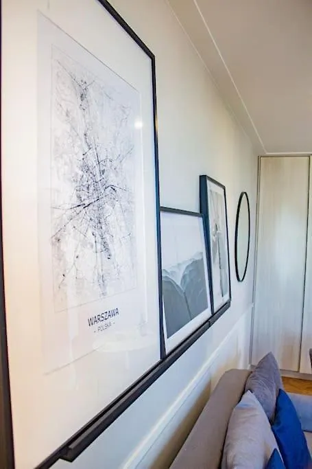 Central Apartment With Balcony And Views, Old Town, Metro Varsóvia 0*,  Polónia
