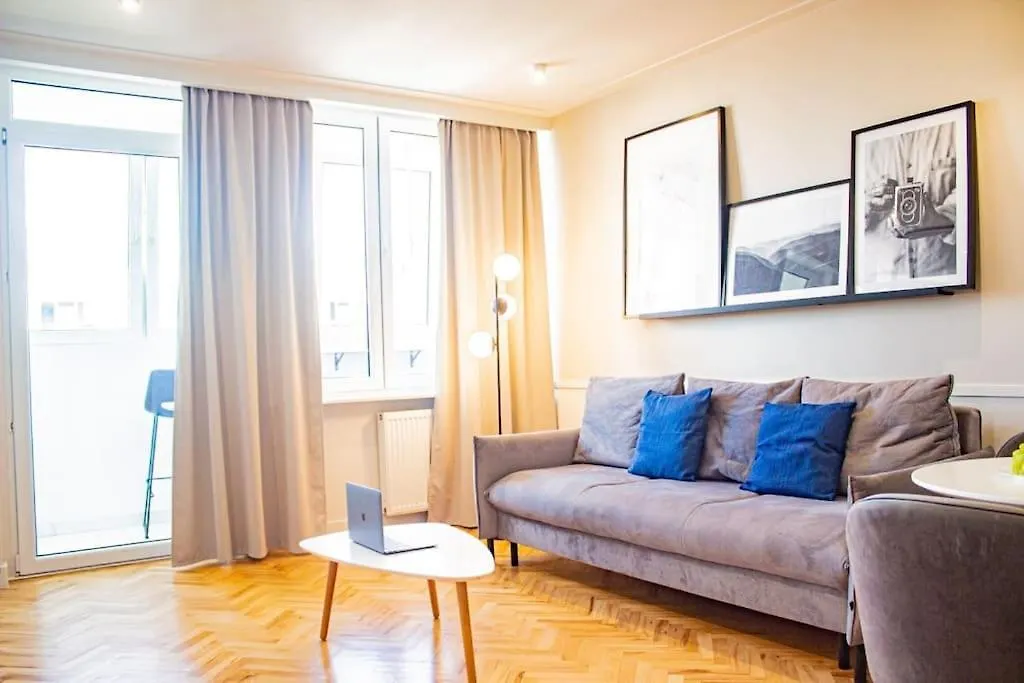 Central Apartment With Balcony And Views, Old Town, Metro Varsóvia Polónia